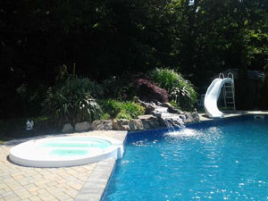 Islandia Colonial - In-ground Pool with Hot-tub and Waterfall!